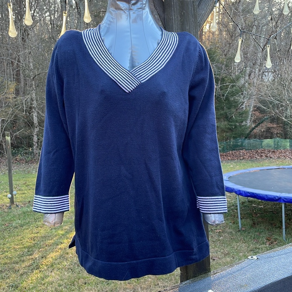 Croft and Barrow V Neck Sweatshirt
